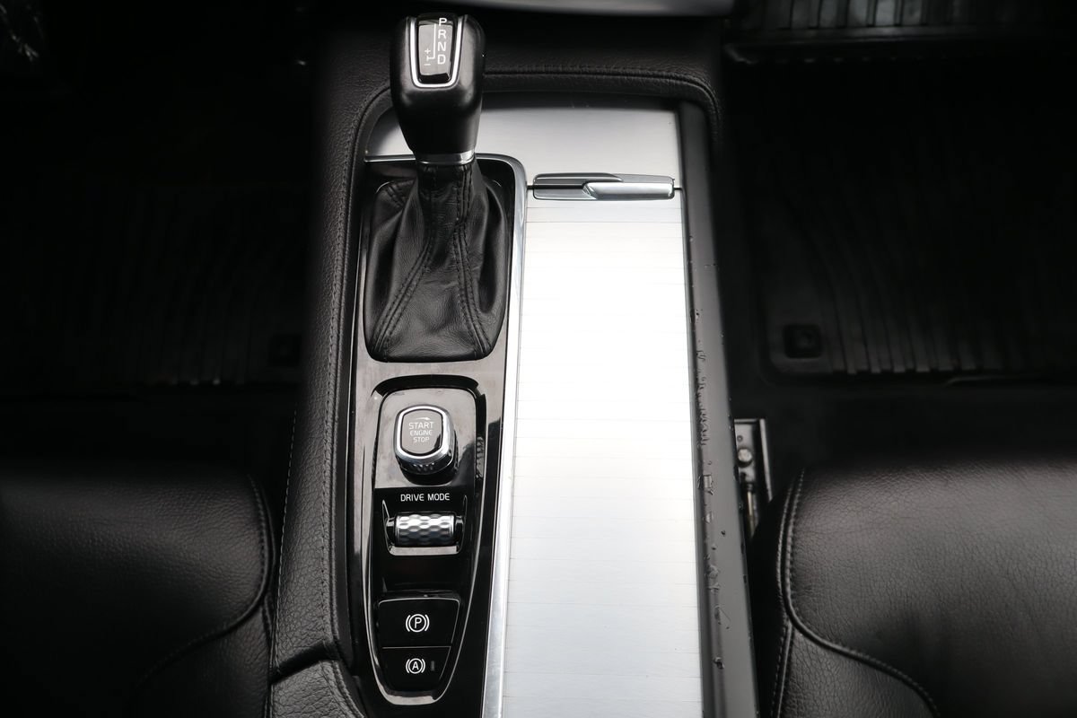 Used 2018 Volvo XC90 T6 Momentum w/ Convenience Package AWD/4WD image 39