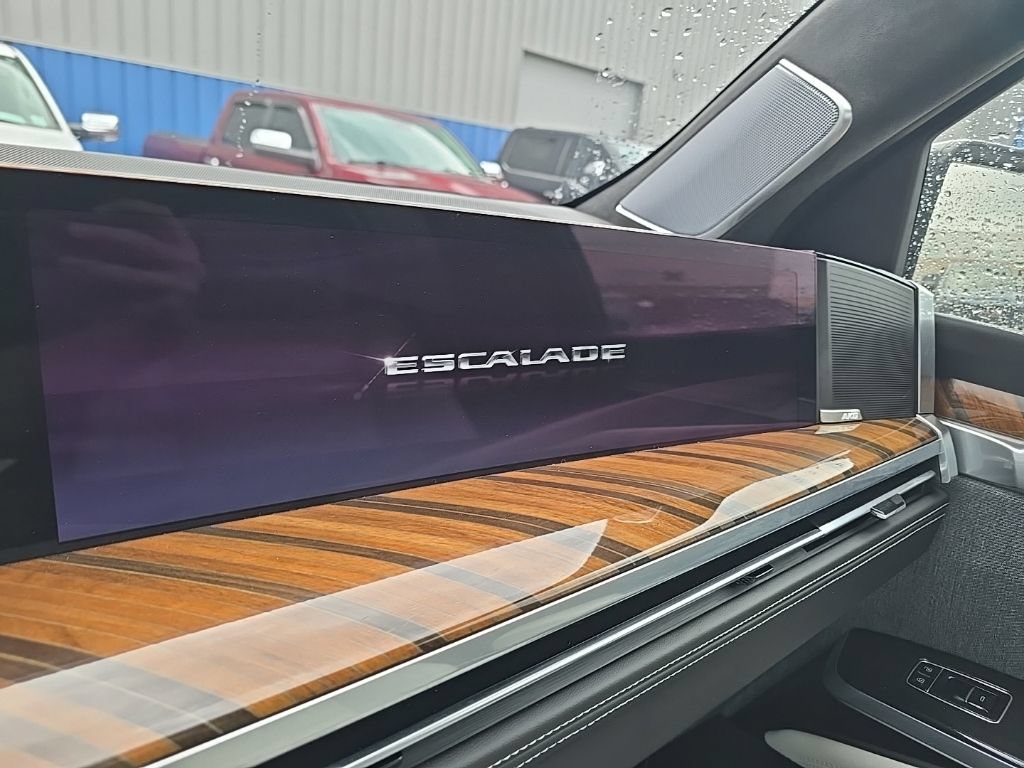 Used 2026 Cadillac Escalade ESV Platinum Sport w/ LPO, Floor Liner Package AWD/4WD image 33