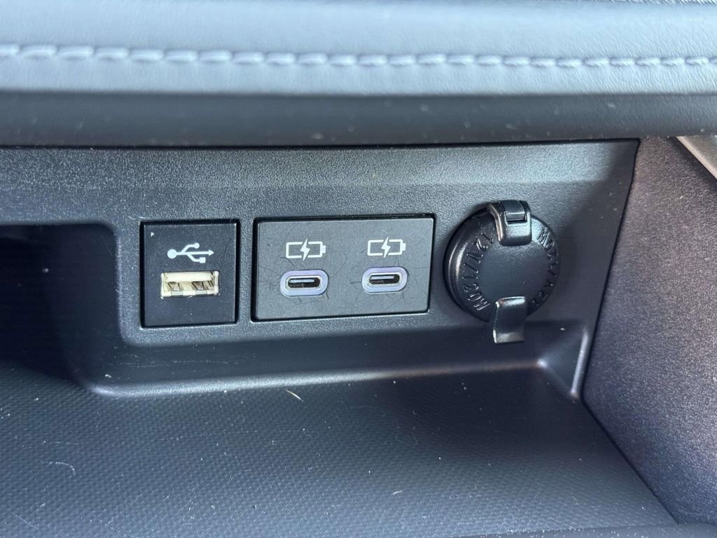 Used 2024 Toyota Highlander XLE image 8