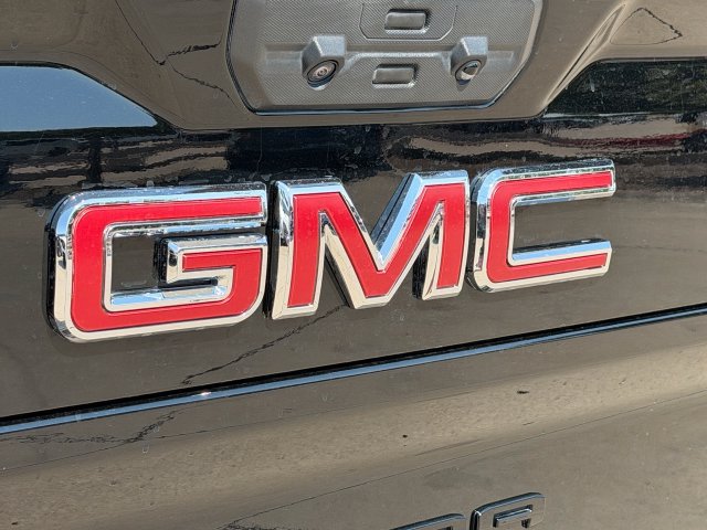 Used 2024 GMC Sierra 2500 AT4 w/ AT4 Premium Plus Package AWD/4WD image 9