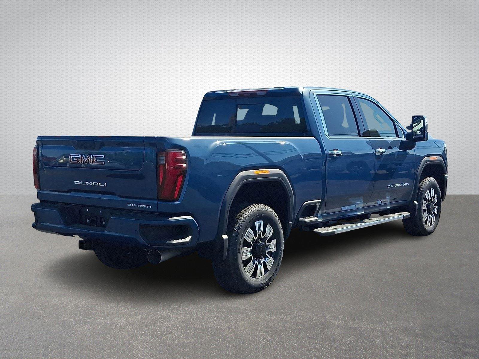 New 2026 GMC Sierra 2500 Denali w/ Denali Reserve Package AWD/4WD image 4