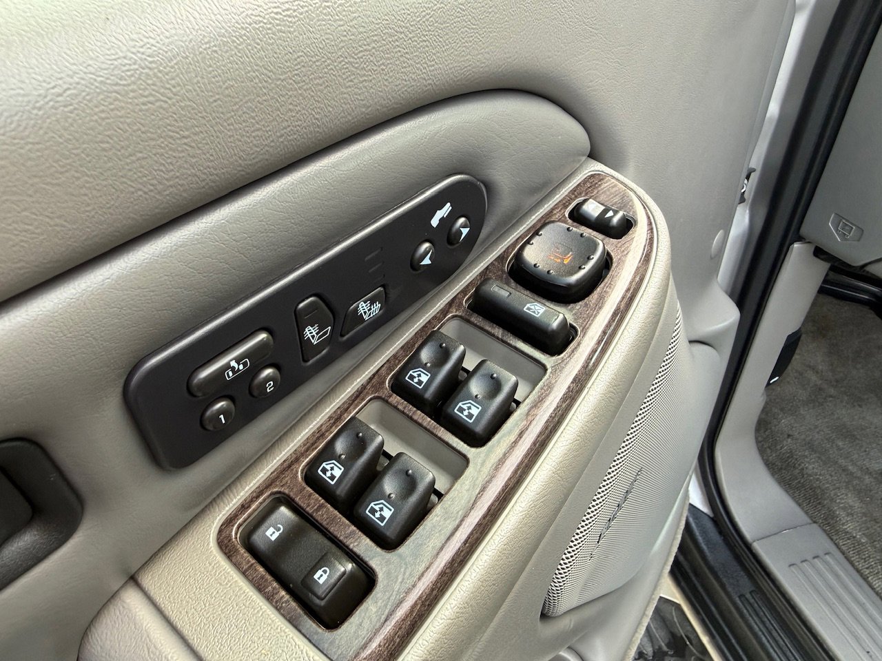 Used 2005 GMC Yukon XL Denali image 11