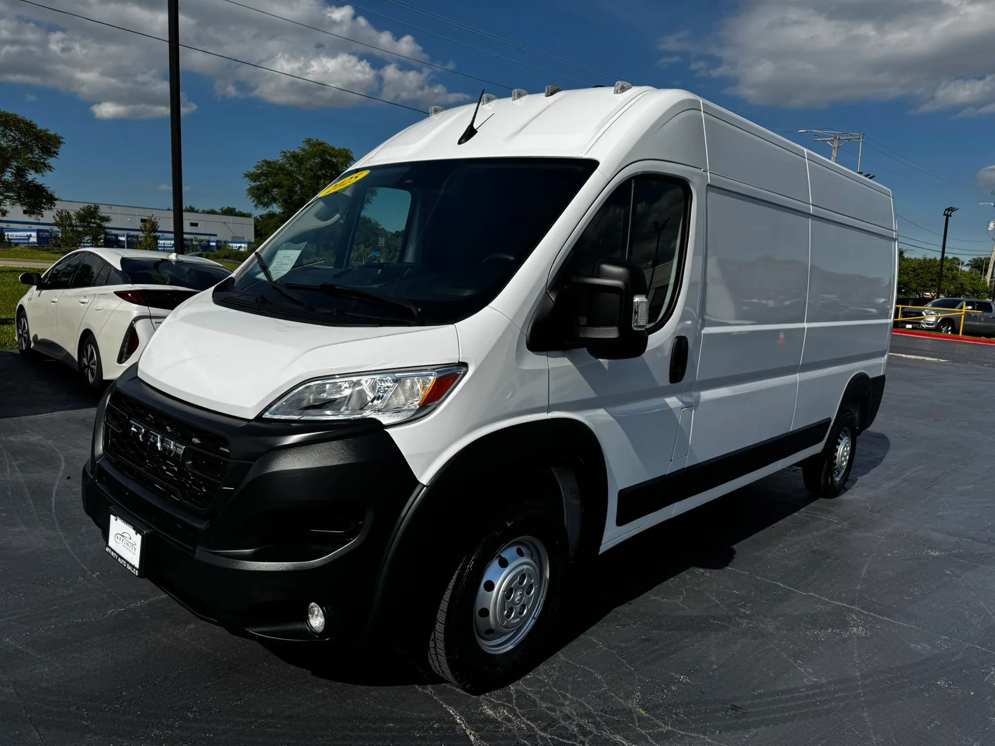 Used 2025 RAM ProMaster 2500 w/ Convenience Group FWD image 2