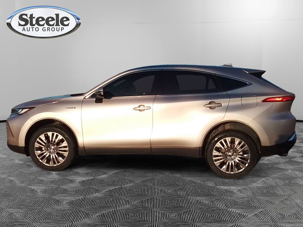 Used 2021 Toyota Venza Limited image 2