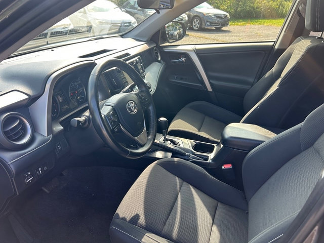 Used 2018 Toyota RAV4 XLE w/ Plus Extra Value Package AWD/4WD image 4