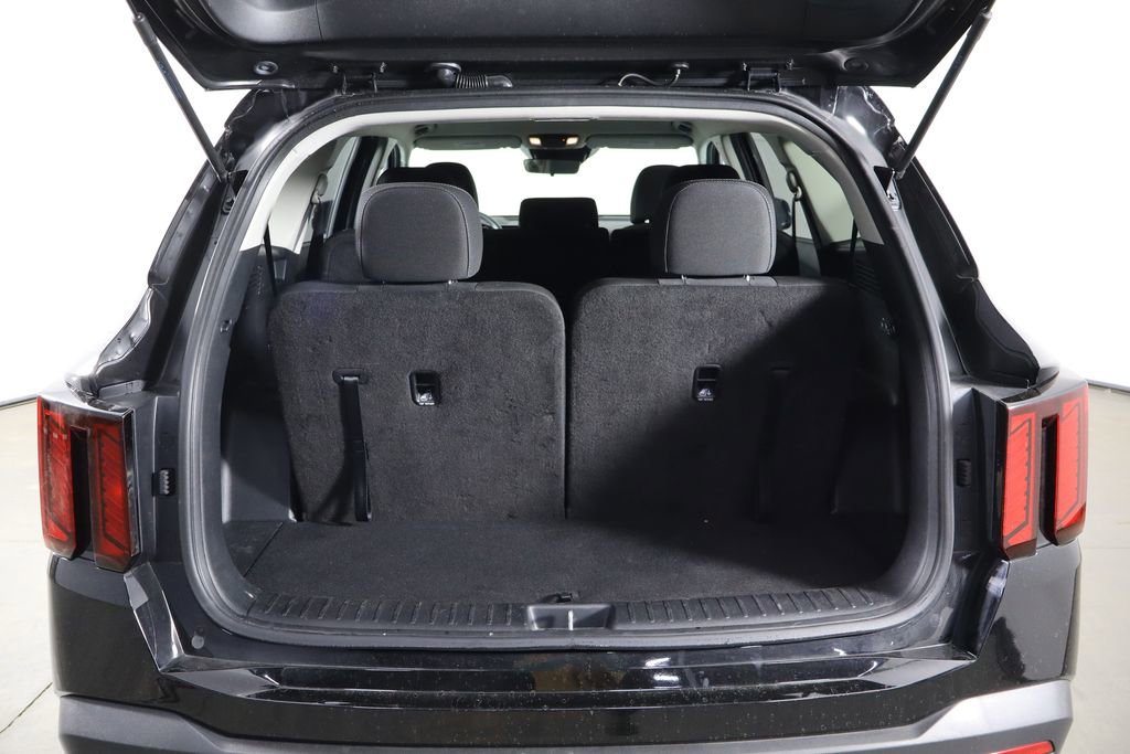 Used 2025 Kia Sorento LX image 18