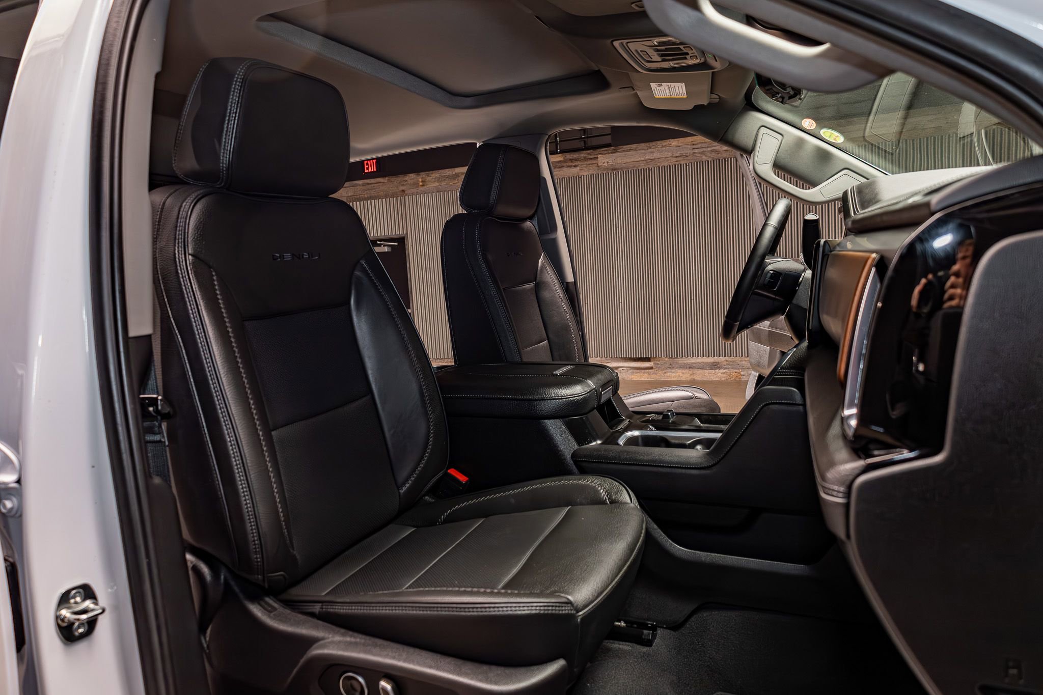 Used 2025 GMC Sierra 3500 Denali w/ Denali Reserve Package image 30