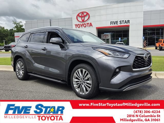 Used 2023 Toyota Highlander Platinum FWD image 1
