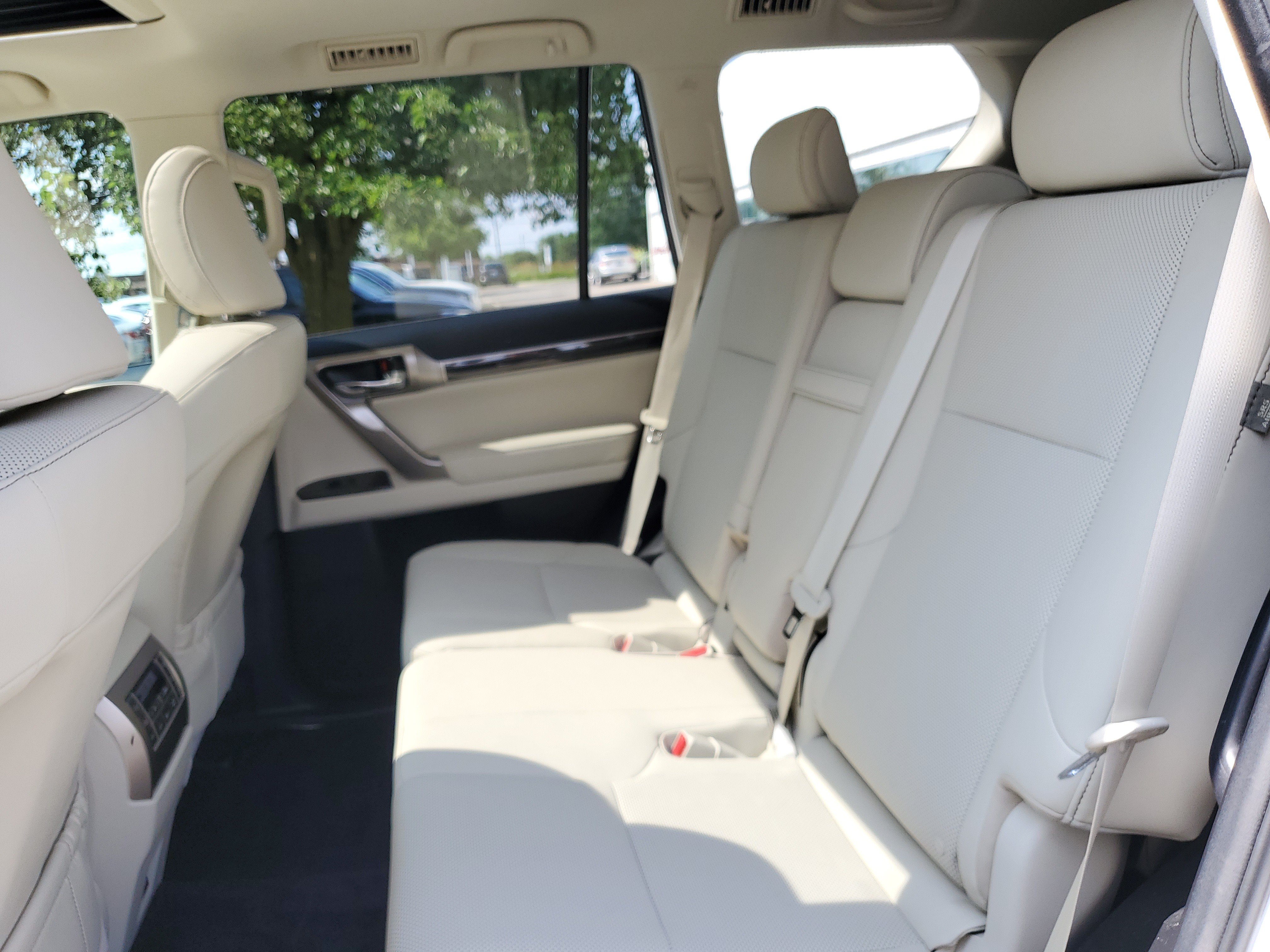 Used 2021 Lexus GX 460 Premium w/ Premium Package AWD/4WD image 31