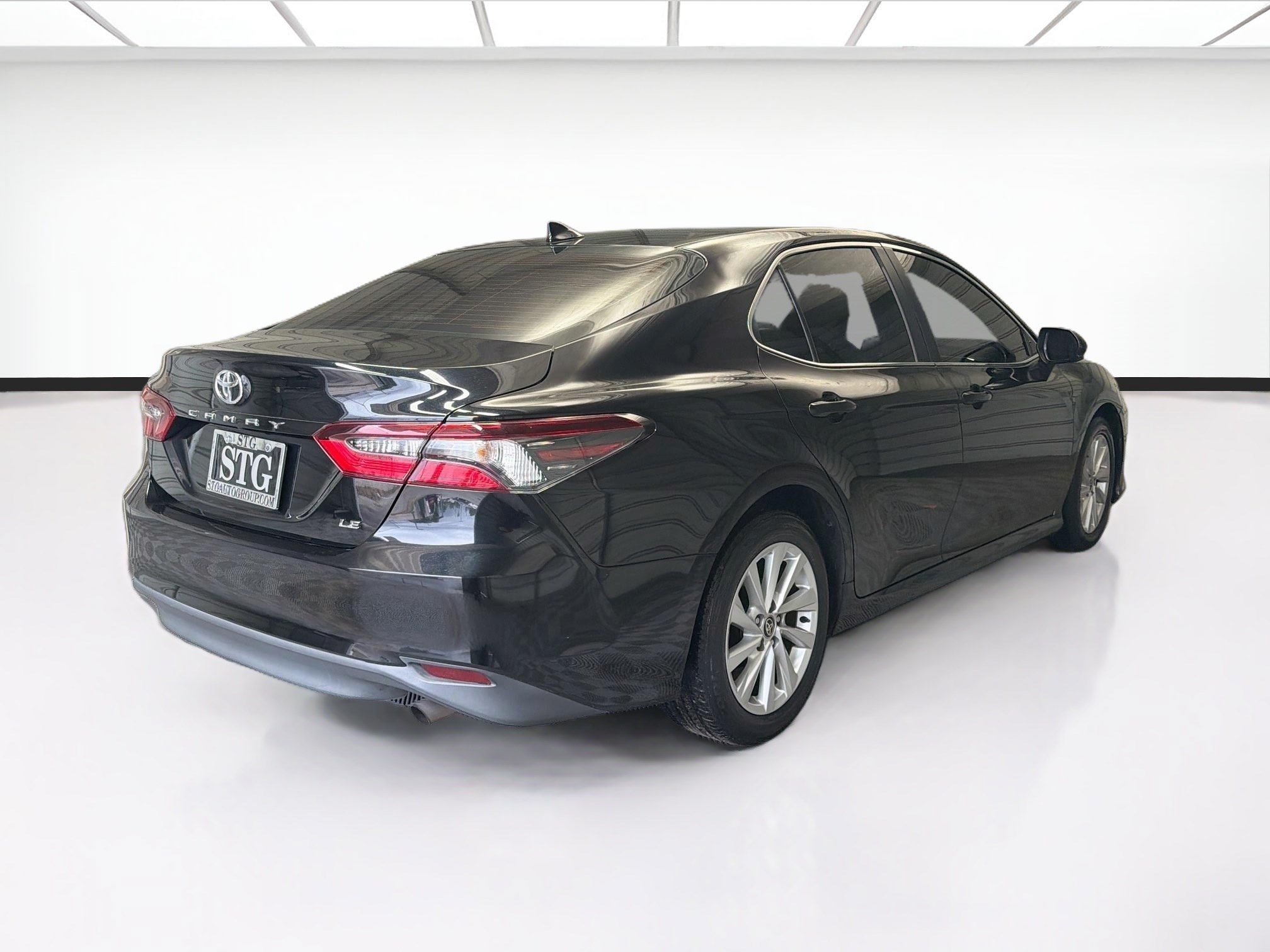 Used 2023 Toyota Camry LE FWD image 4