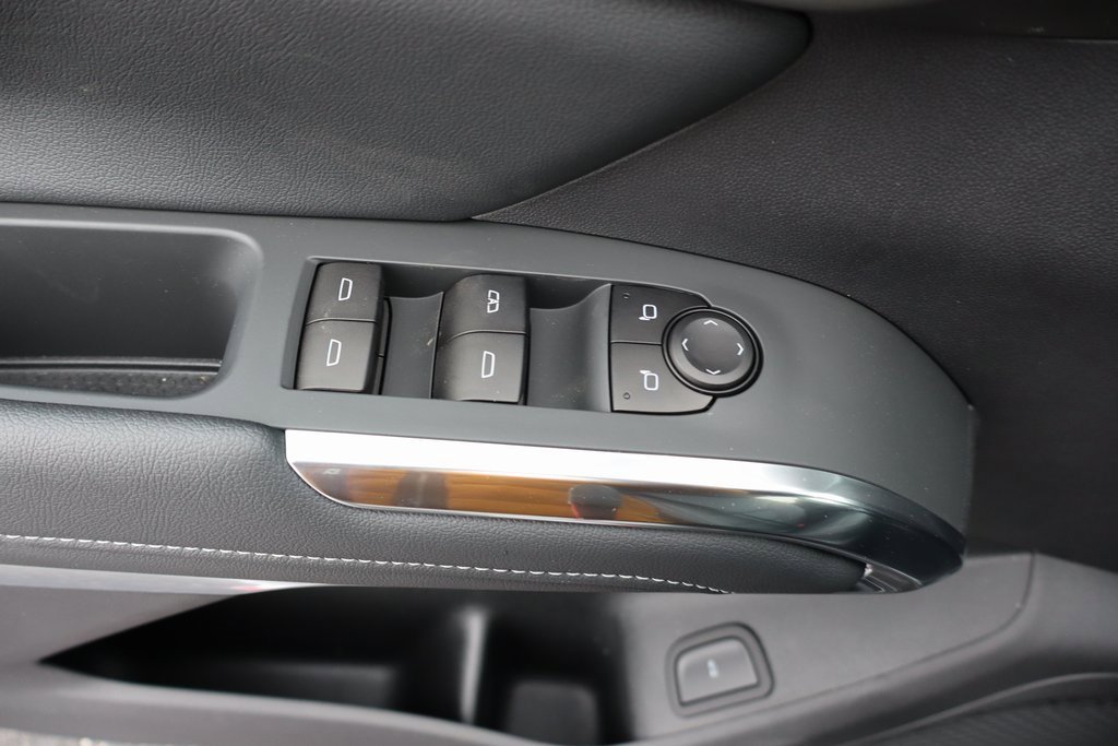 Used 2025 Chevrolet Traverse LT w/ Sun and Wheel Package image 16