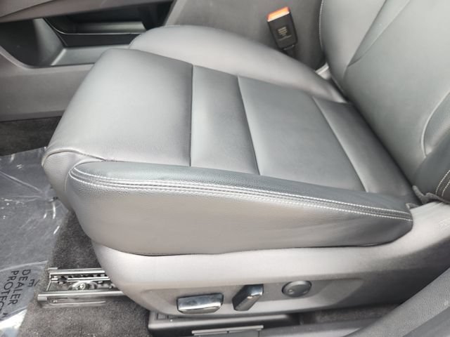 Used 2025 Nissan Rogue SL w/ Tech Package FWD image 26