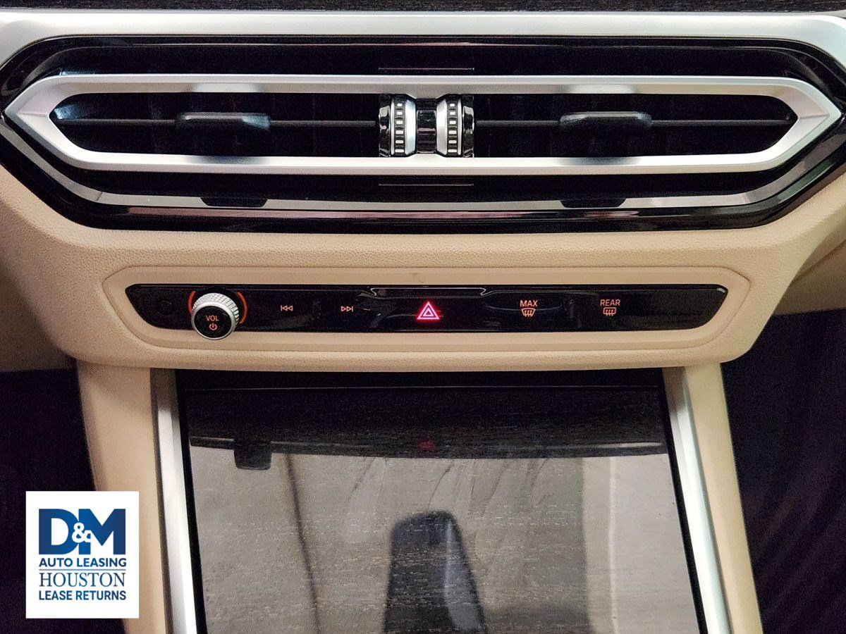 Used 2023 BMW 330i Sedan w/ Premium Package image 26