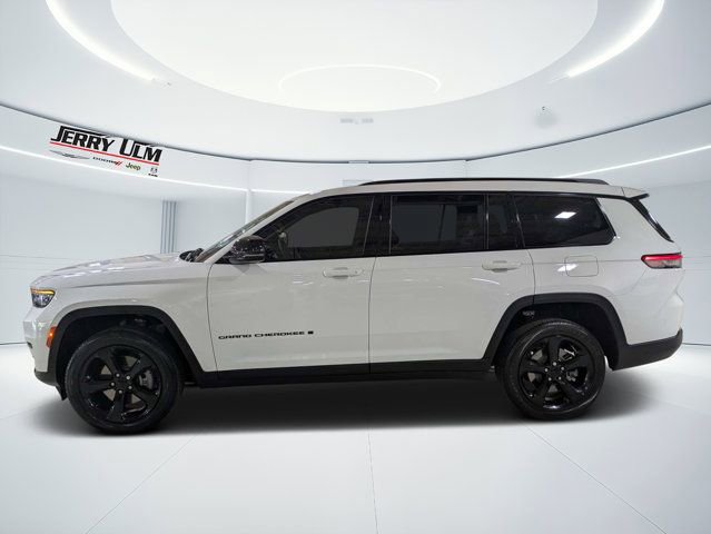 Used 2023 Jeep Grand Cherokee L Laredo RWD image 6