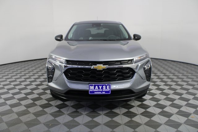 Used 2025 Chevrolet Trax LS image 26