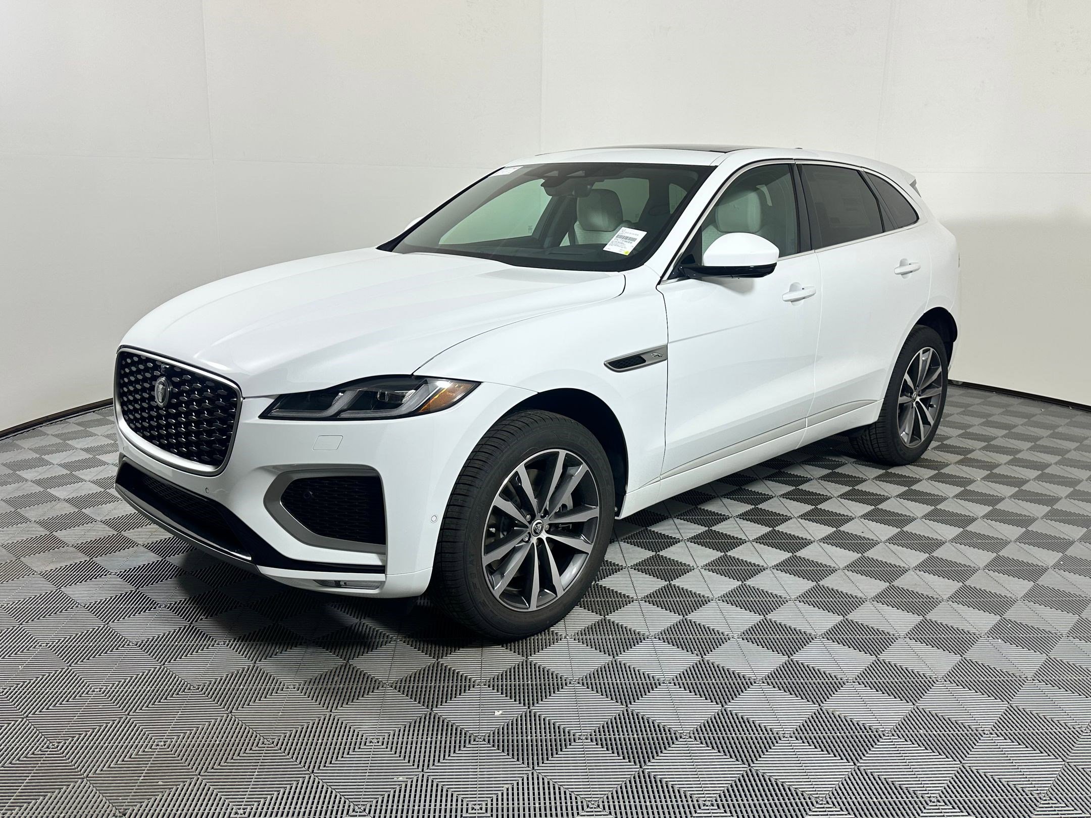 New 2026 Jaguar F-PACE R-Dynamic S image 1