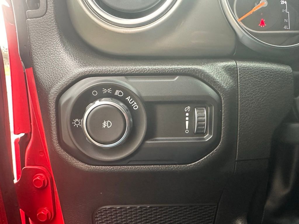 Used 2023 Jeep Wrangler Sahara image 24