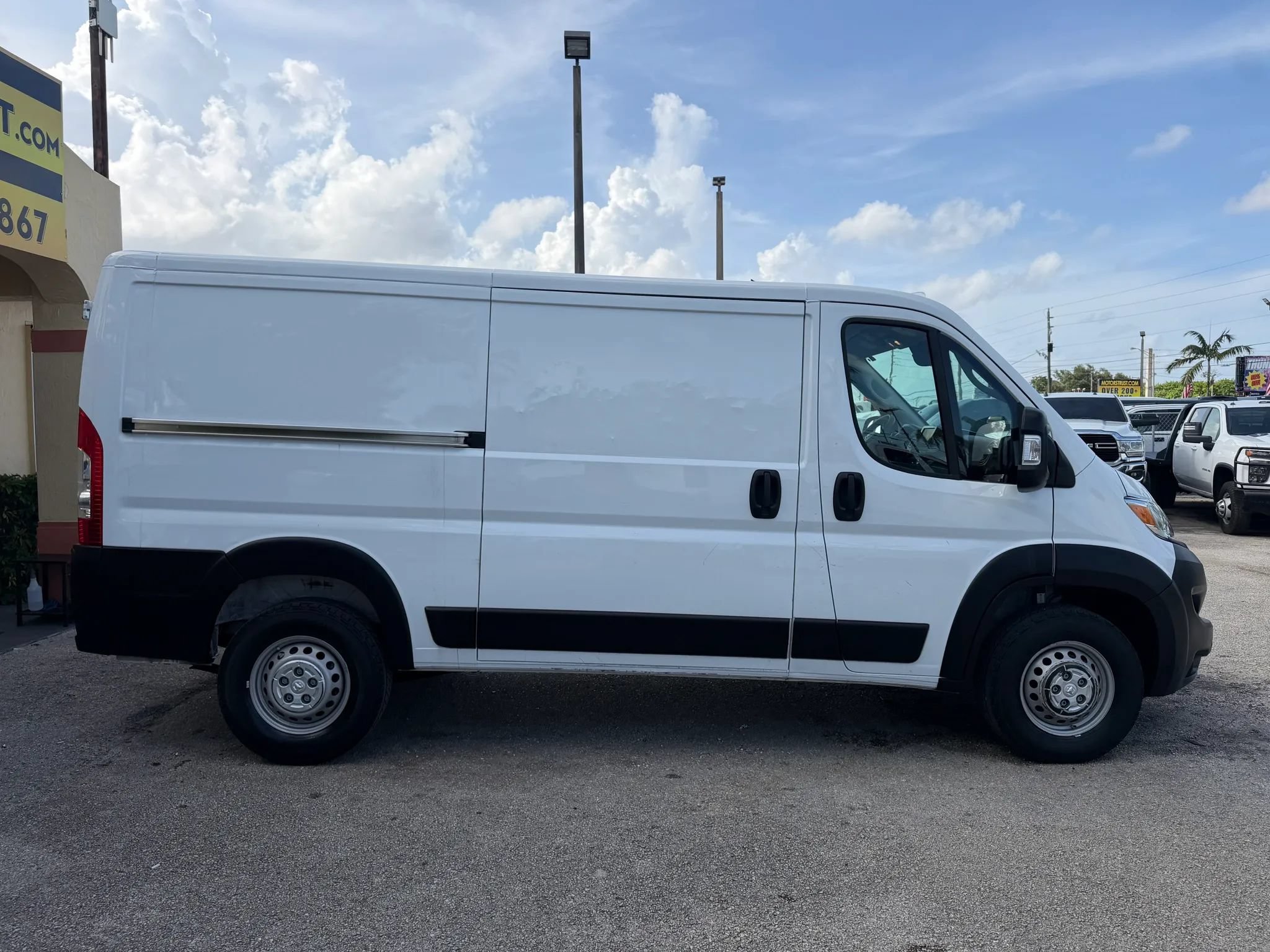 Used 2025 RAM ProMaster 2500 w/ Convenience Group FWD image 8
