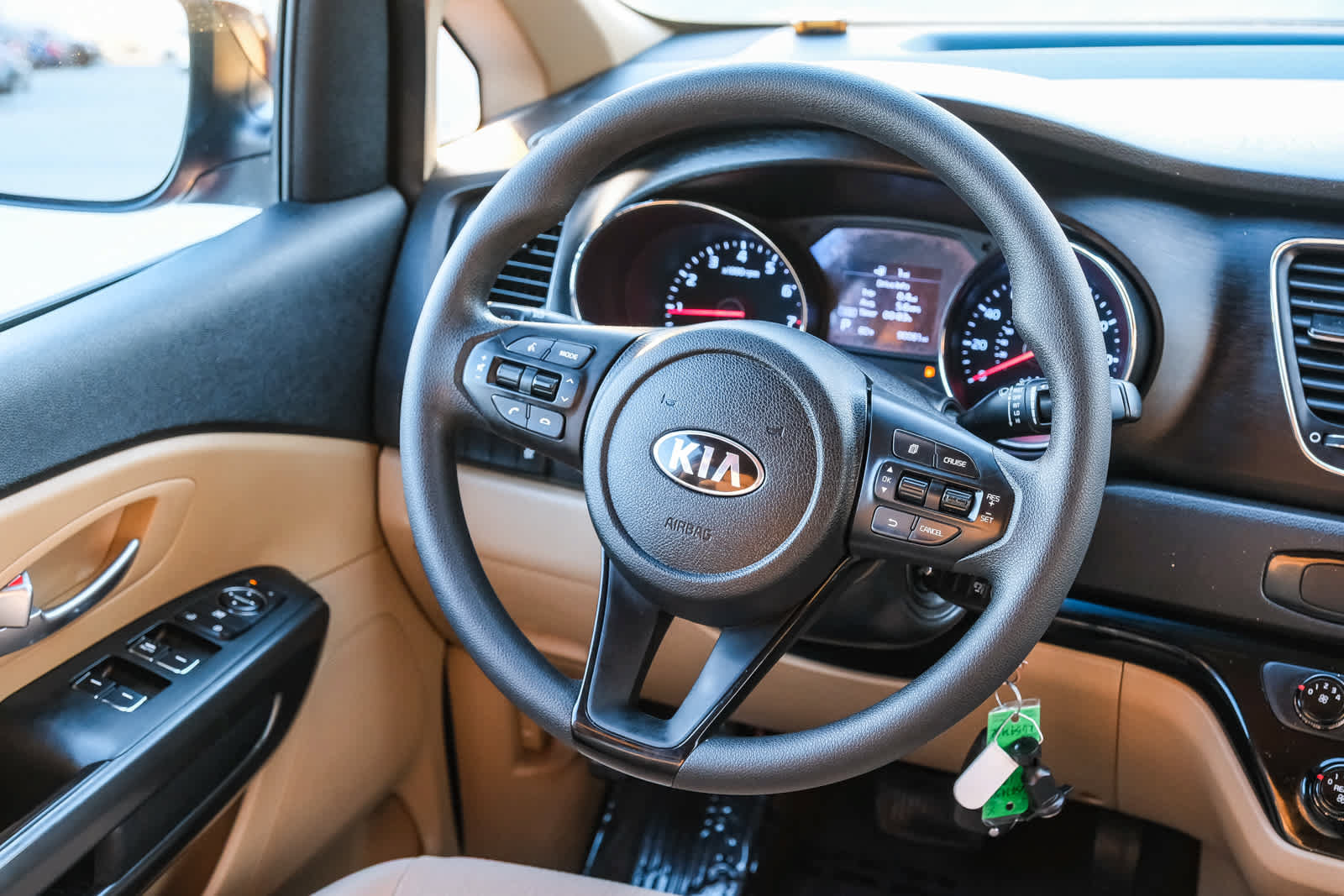 Used 2019 Kia Sedona LX FWD image 17