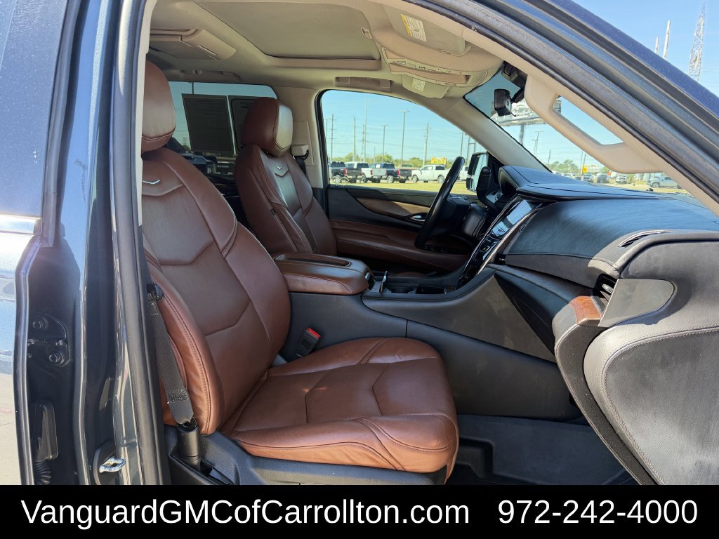 Used 2020 Cadillac Escalade Luxury RWD image 32