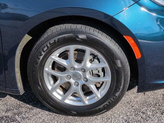Used 2023 Chrysler Pacifica Touring-L FWD image 10