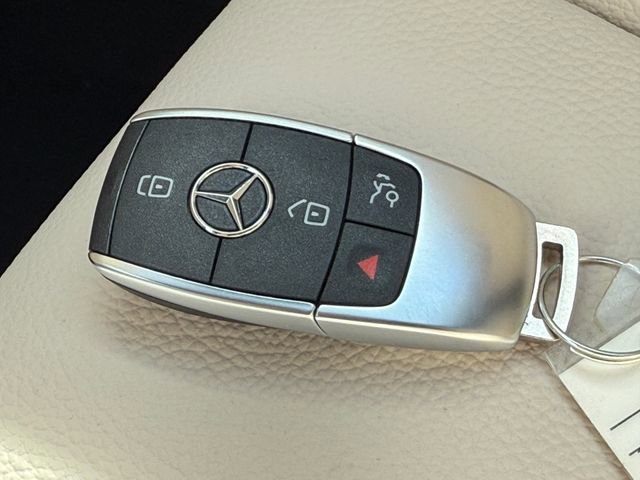 Used 2025 Mercedes-Benz GLB 250 4MATIC image 30