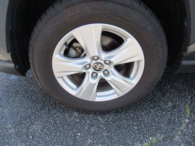 Used 2021 Toyota RAV4 XLE FWD image 9