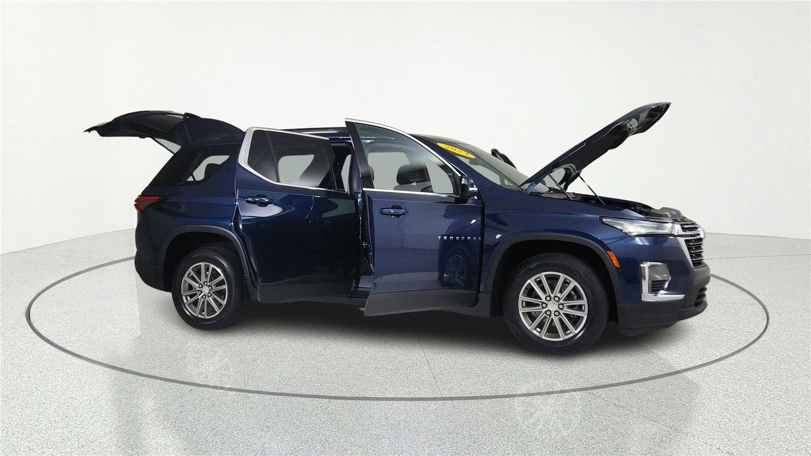 Used 2023 Chevrolet Traverse LT FWD image 8