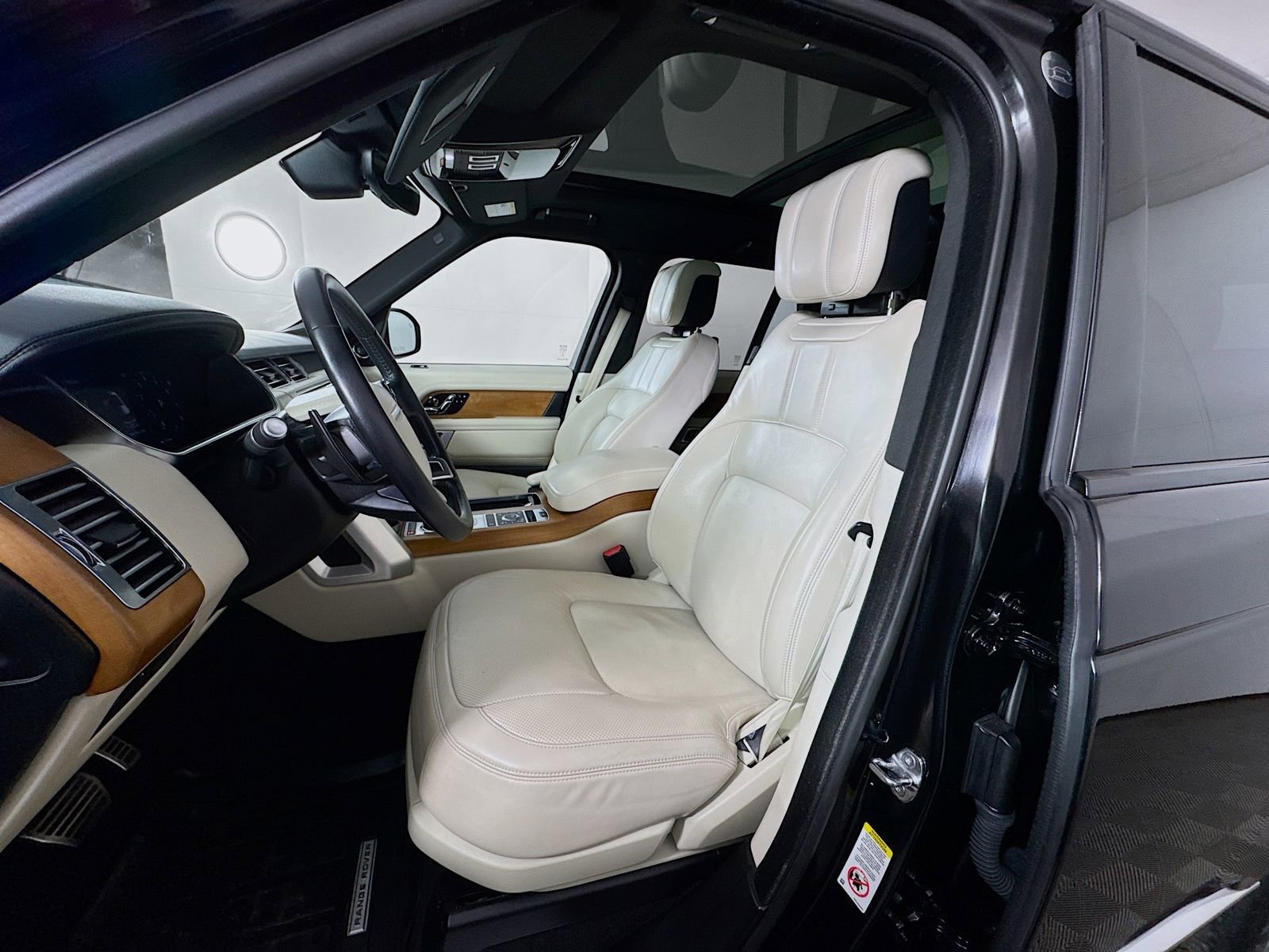 Used 2021 Land Rover Range Rover Westminster Edition image 14