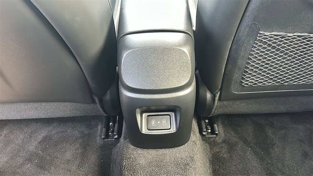 Certified 2025 Hyundai Elantra Limited image 32