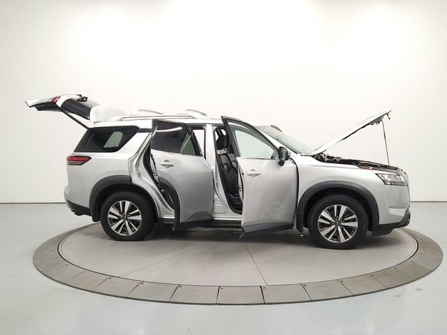 Used 2022 Nissan Pathfinder SL AWD/4WD image 16