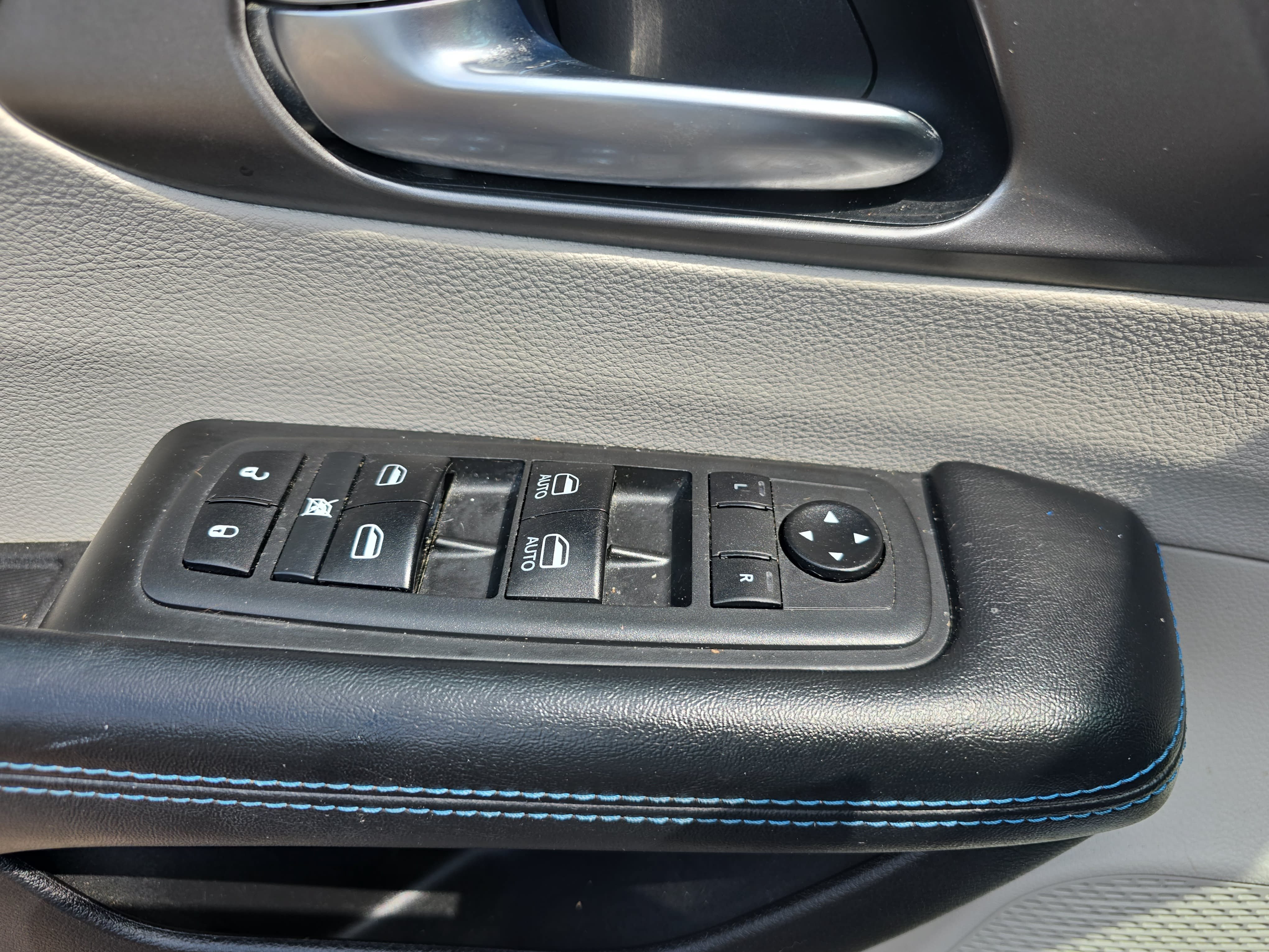 Used 2021 Chrysler Pacifica Touring-L FWD image 25