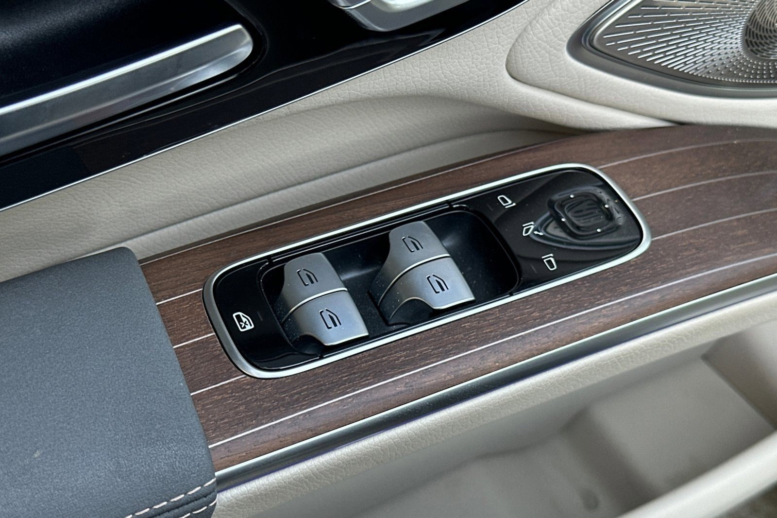 Used 2023 Mercedes-Benz EQS 580 4MATIC Sedan image 13