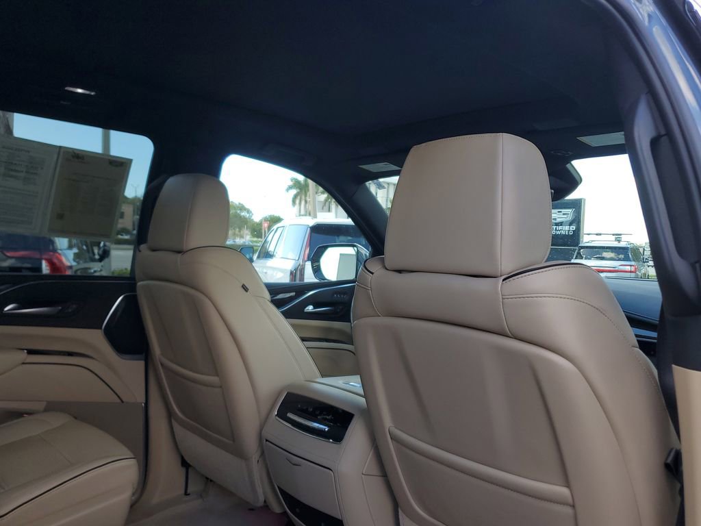 Used 2021 Cadillac Escalade ESV Premium Luxury image 25