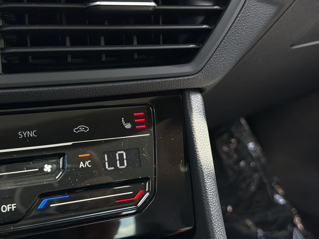 New 2026 Volkswagen Jetta SE FWD image 28