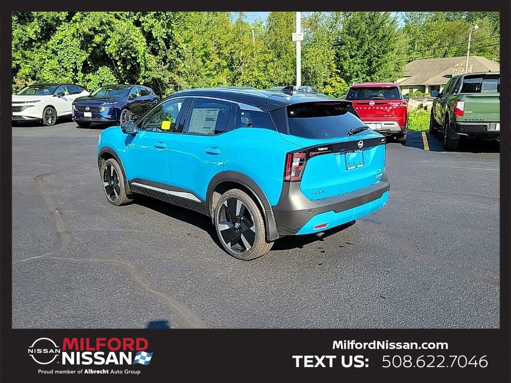 Used 2025 Nissan Kicks SR w/ SR Premium Package image 2