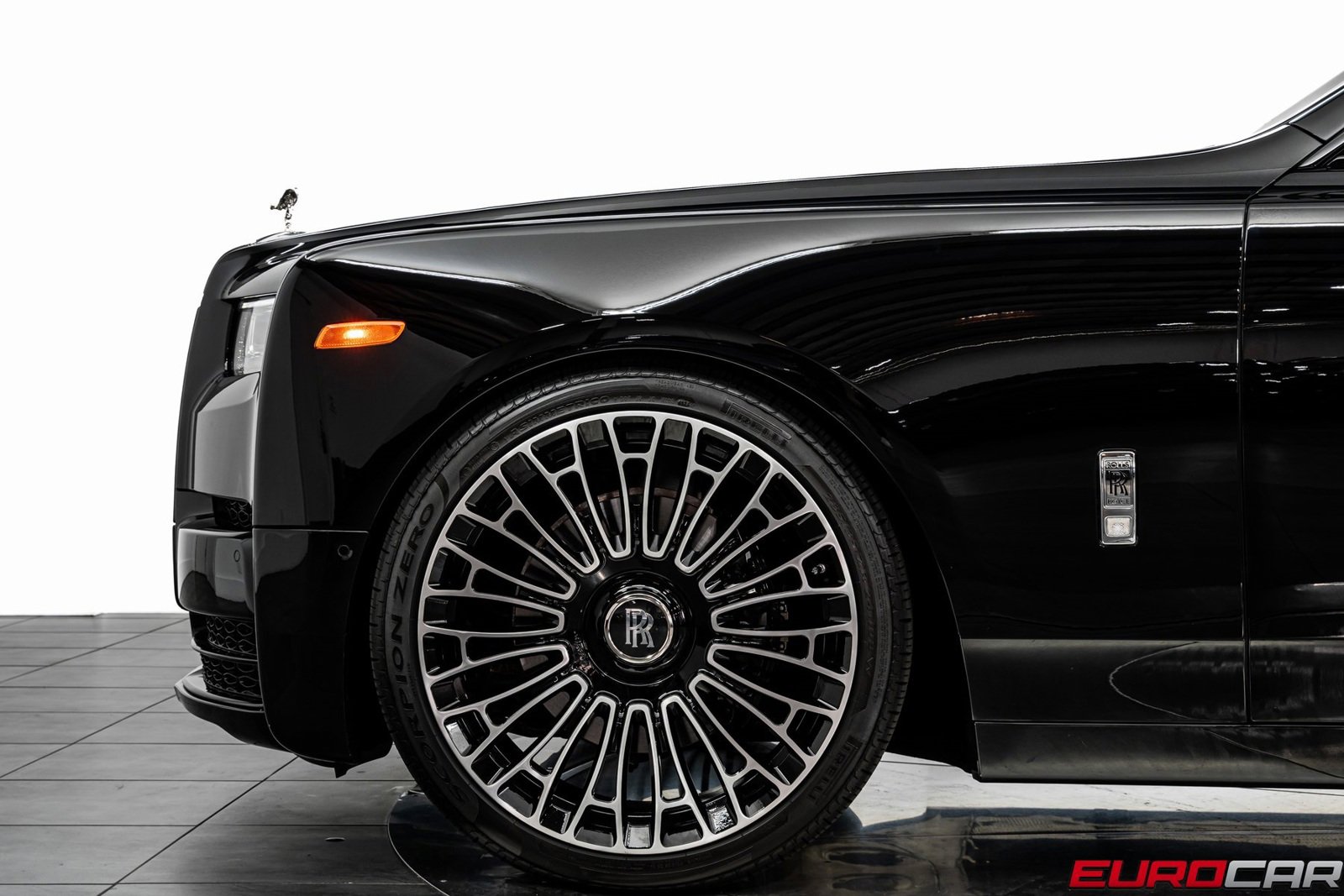 Used 2024 Rolls-Royce Phantom Sedan image 15