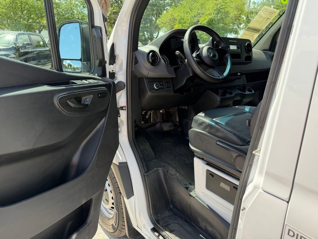 Used 2025 Mercedes-Benz Sprinter 2500 image 15