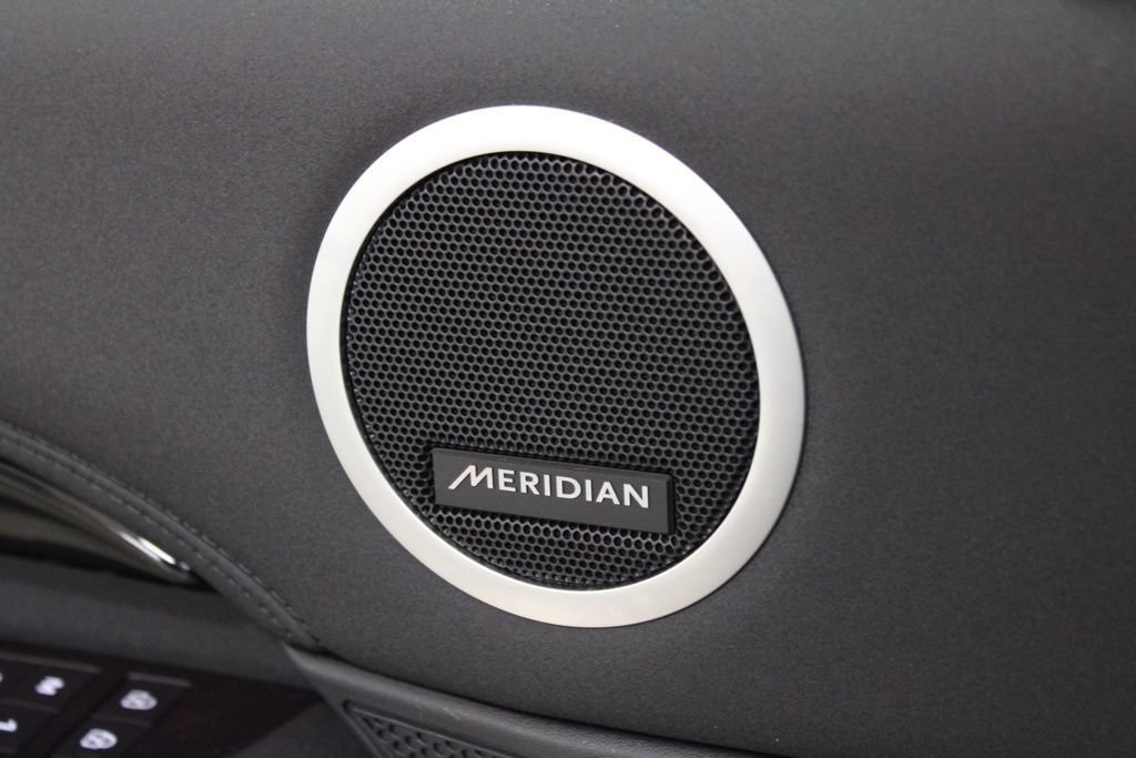 Used 2025 Land Rover Discovery S AWD/4WD image 16
