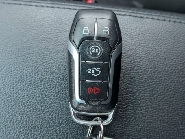 Used 2017 Ford Explorer XLT w/ Equipment Group 202A FWD image 28