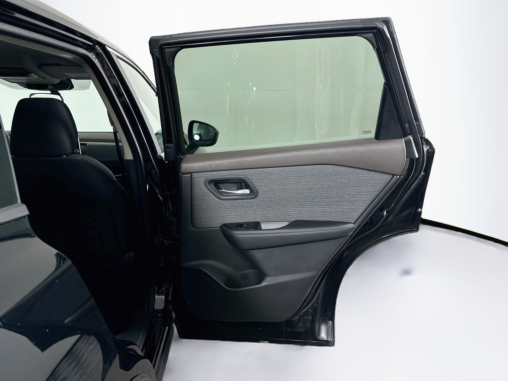 Used 2023 Nissan Rogue SV AWD/4WD image 28