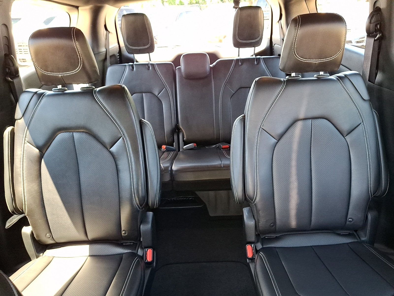 Used 2025 Chrysler Pacifica Select FWD image 19