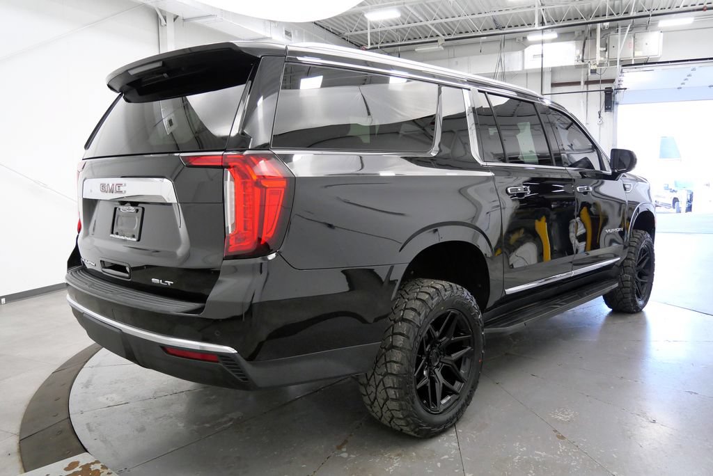 Used 2023 GMC Yukon XL SLT AWD/4WD image 7