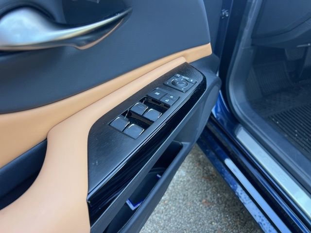 Used 2025 Lexus ES 300h w/ Premium Package image 26