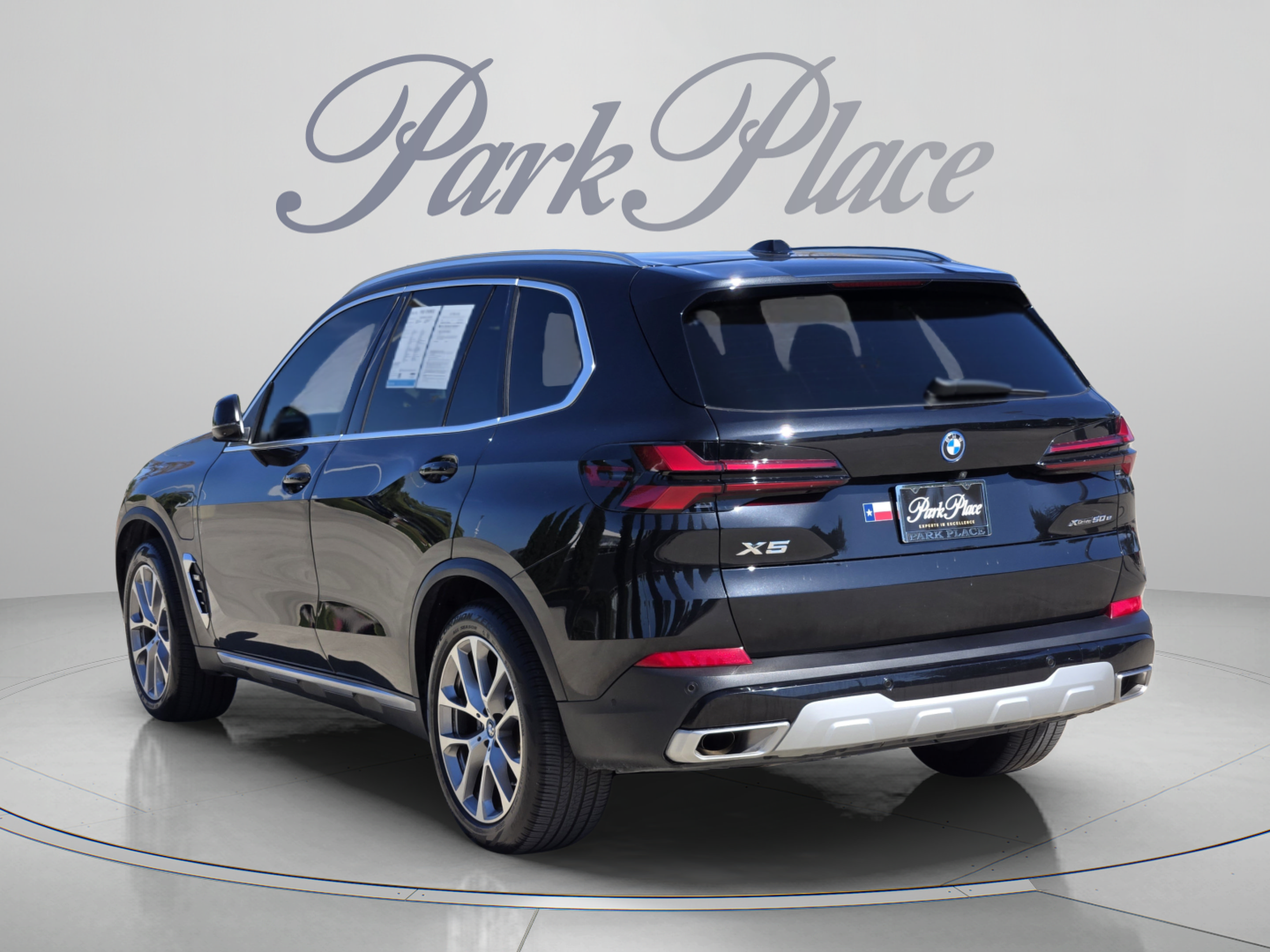 Used 2024 BMW X5 xDrive50e w/ Parking Assistance Package AWD/4WD image 2