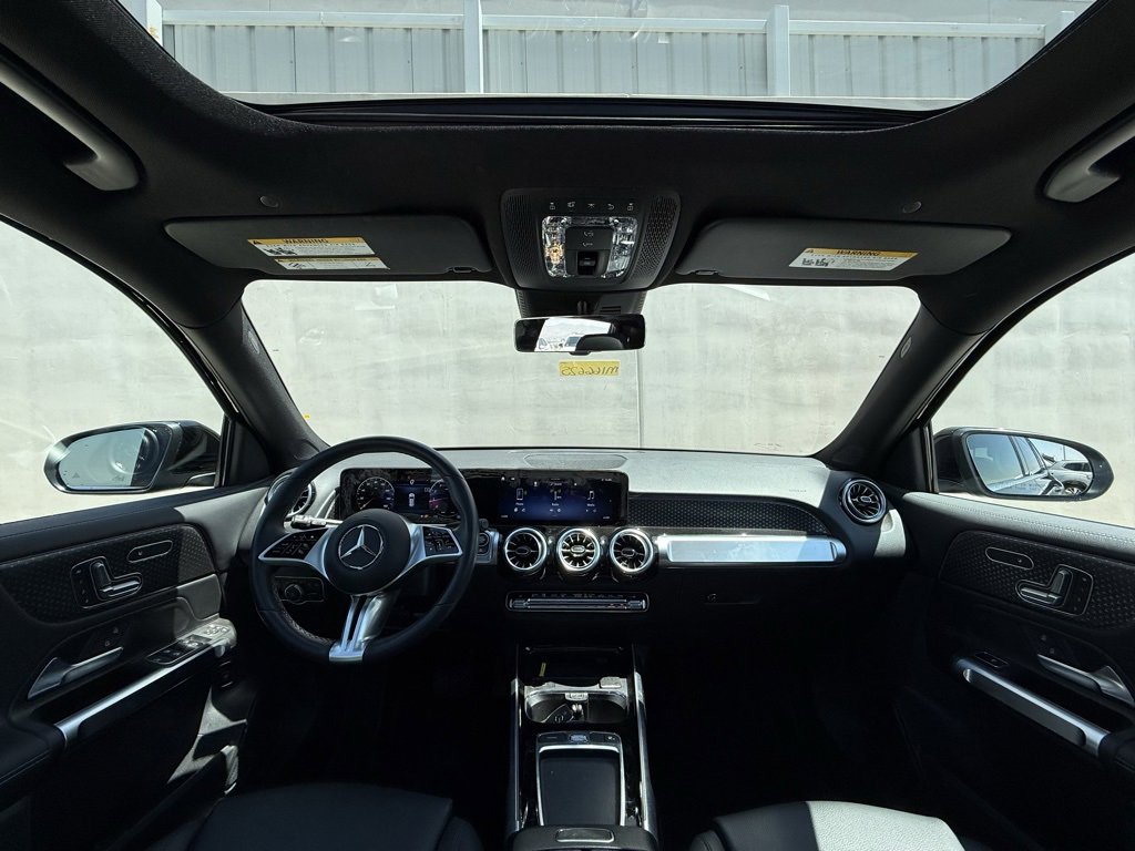 Used 2025 Mercedes-Benz GLB 250 4MATIC image 5