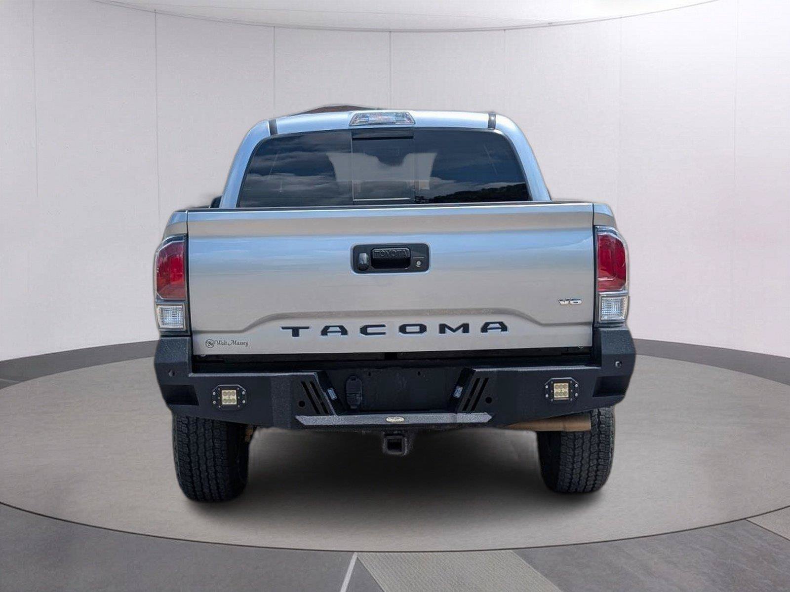 Used 2023 Toyota Tacoma TRD Off-Road AWD/4WD image 4