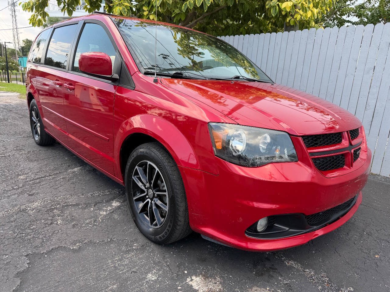 Used 2016 Dodge Grand Caravan R/T FWD image 1