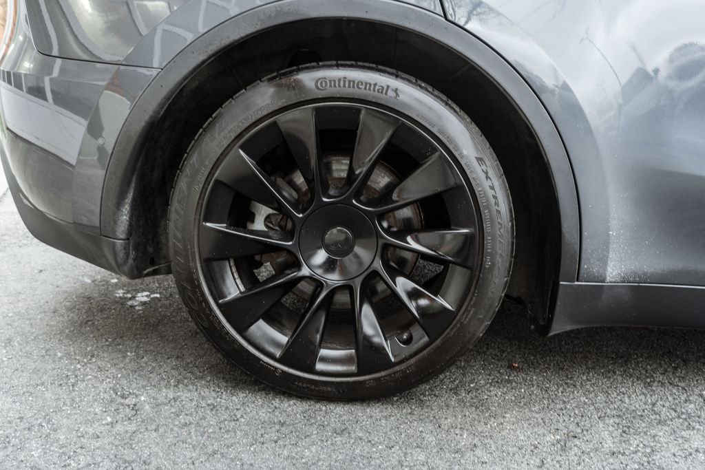 Used 2020 Tesla Model Y Long Range image 33