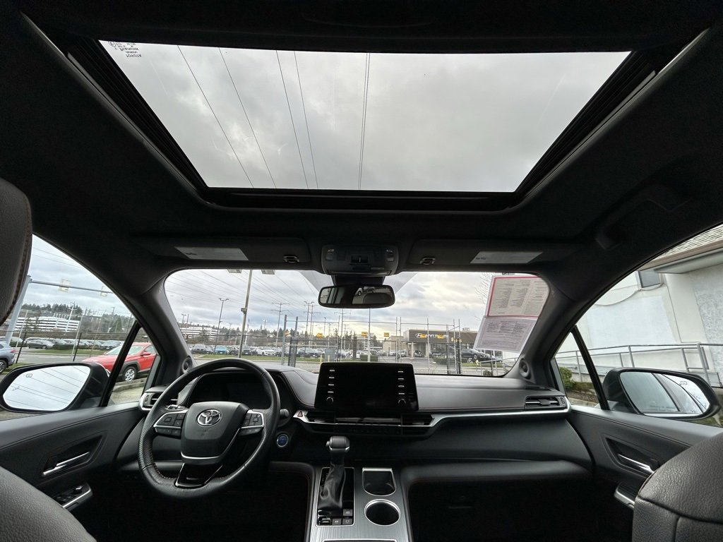 Certified 2023 Toyota Sienna XSE image 20